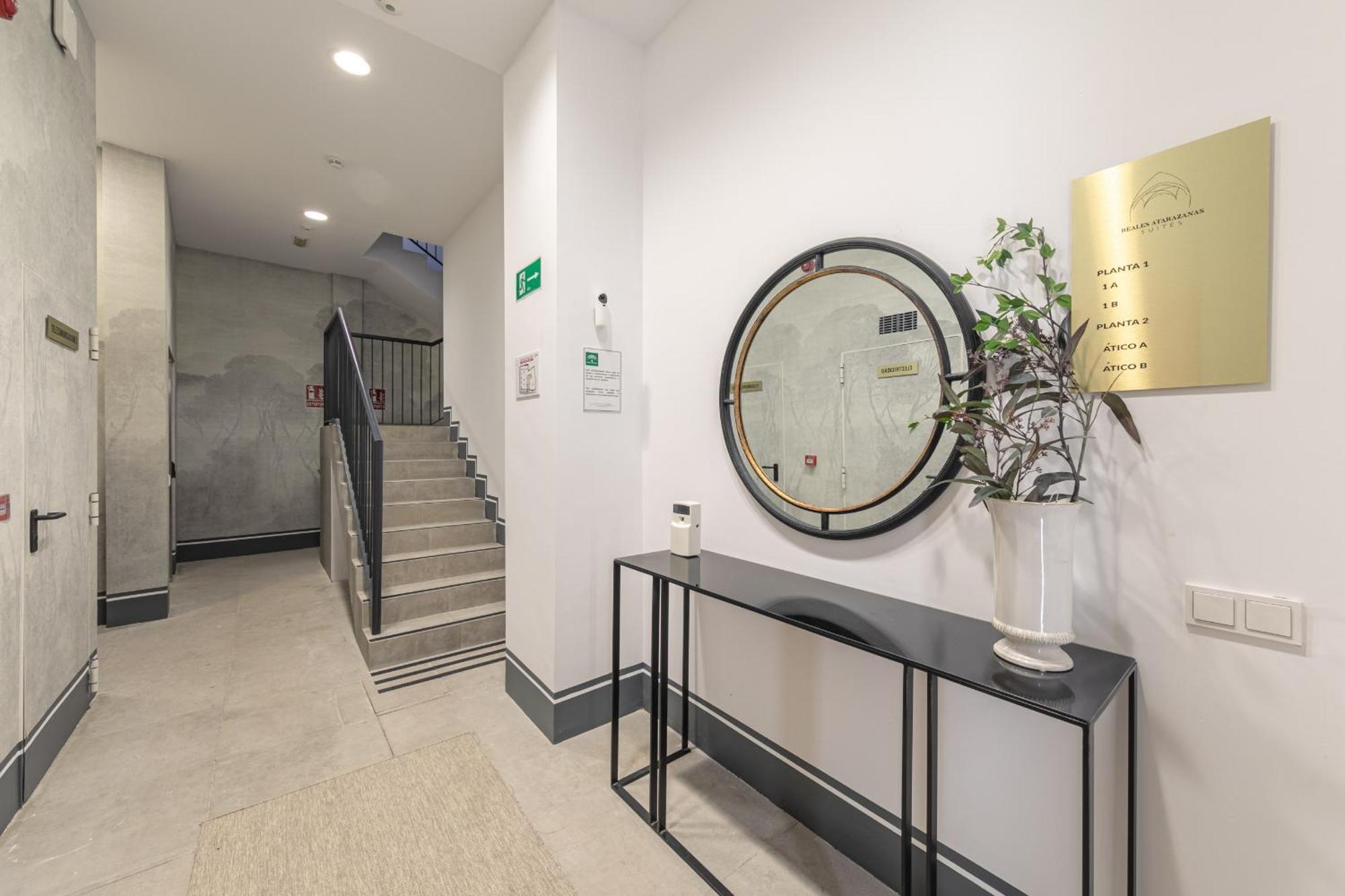 Green-Apartments Reales Atarazanas Suites Seville Ngoại thất bức ảnh